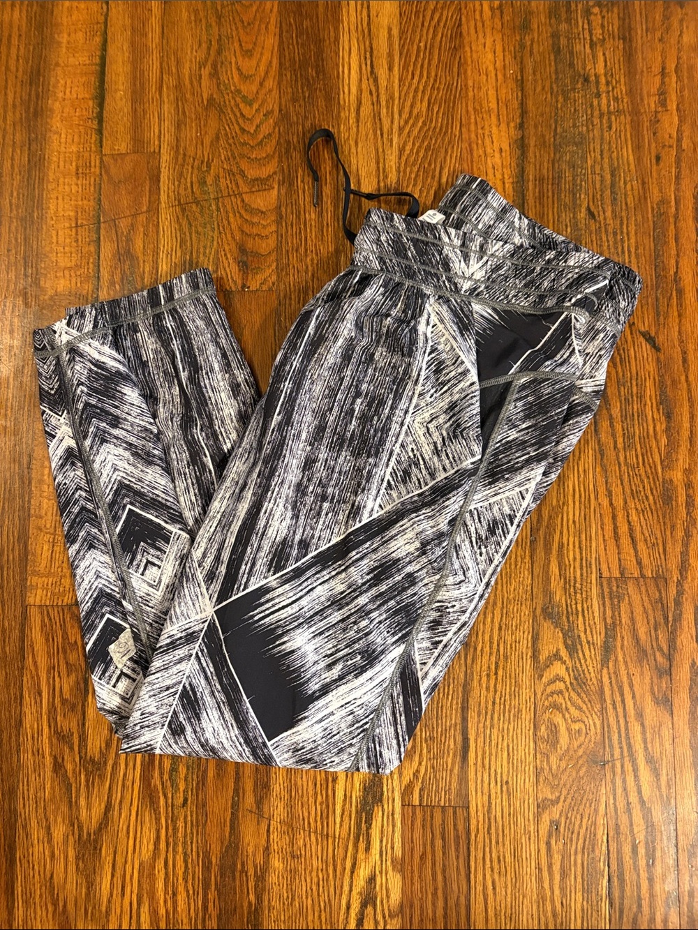 🎉NWOT Lululemon athletica Black & White Graphic Joggers